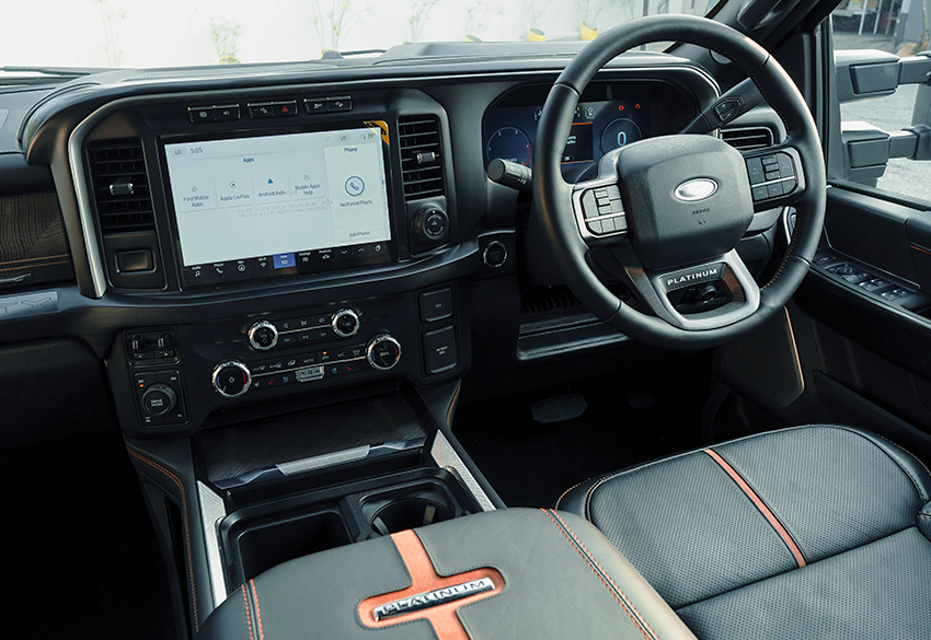 Ford F-250 Super duty Interior technology screen multifunctional